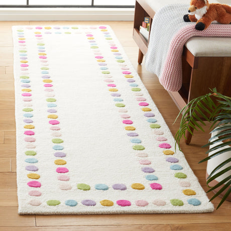 Safavieh Safavieh Kids Sfk928U Ivory/Pink Rug.