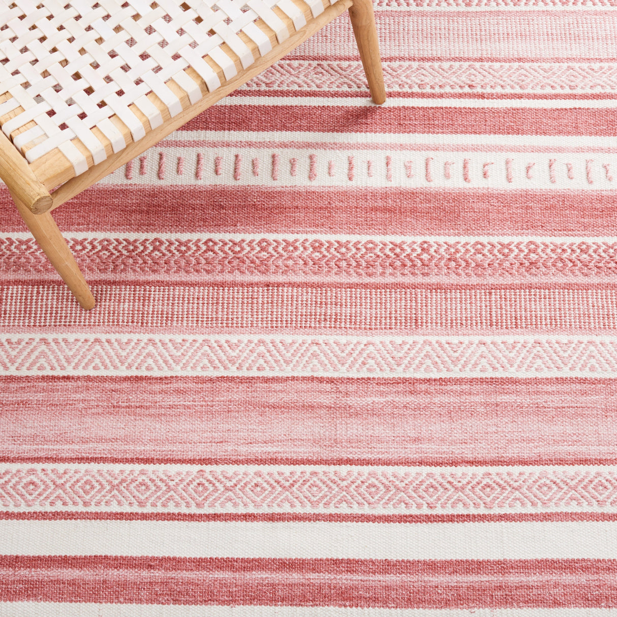 Safavieh Striped Kilim Stk430U Pink/Ivory Rug.