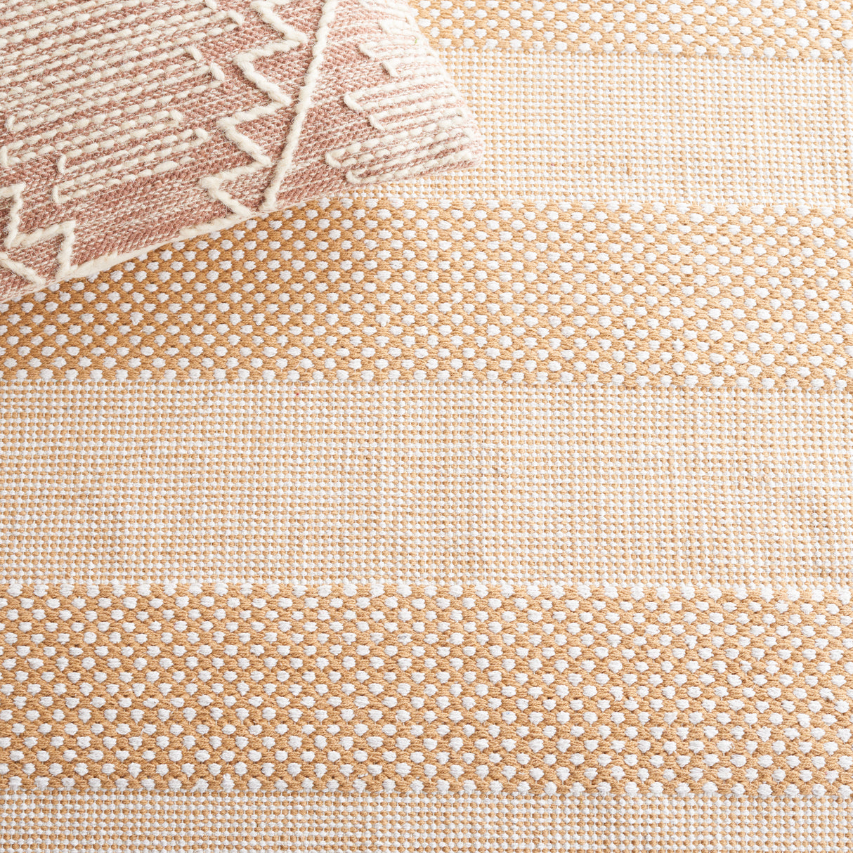 Safavieh Striped Kilim Stk802D Ivory/Gold Rug.