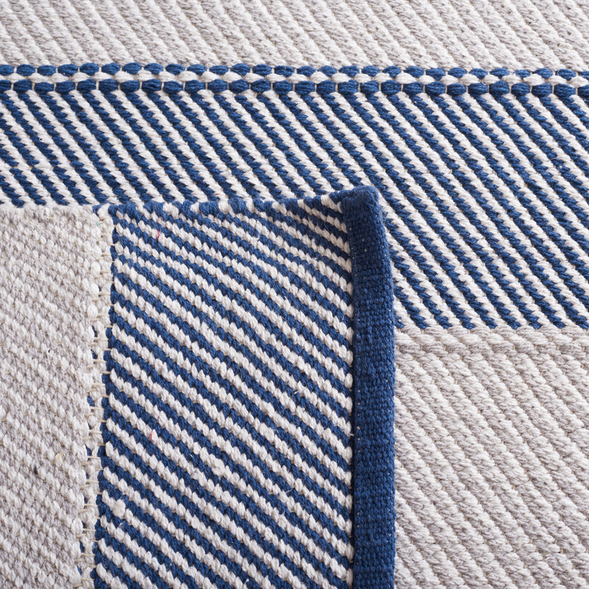 Safavieh Striped Kilim Stk803F Grey/Blue Rug.