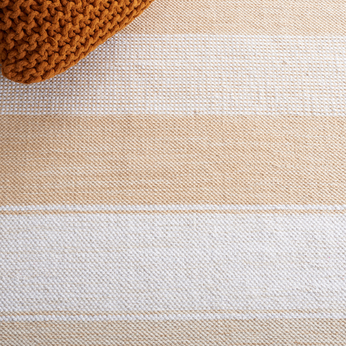 Safavieh Striped Kilim Stk804D Ivory/Gold Rug.