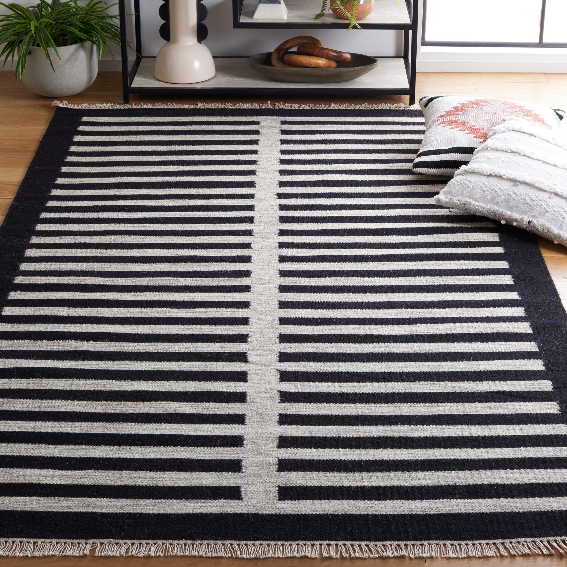 Safavieh Striped Kilim Stk806B Beige/Black Area Rug