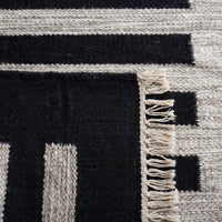 Safavieh Striped Kilim Stk806B Beige/Black Area Rug