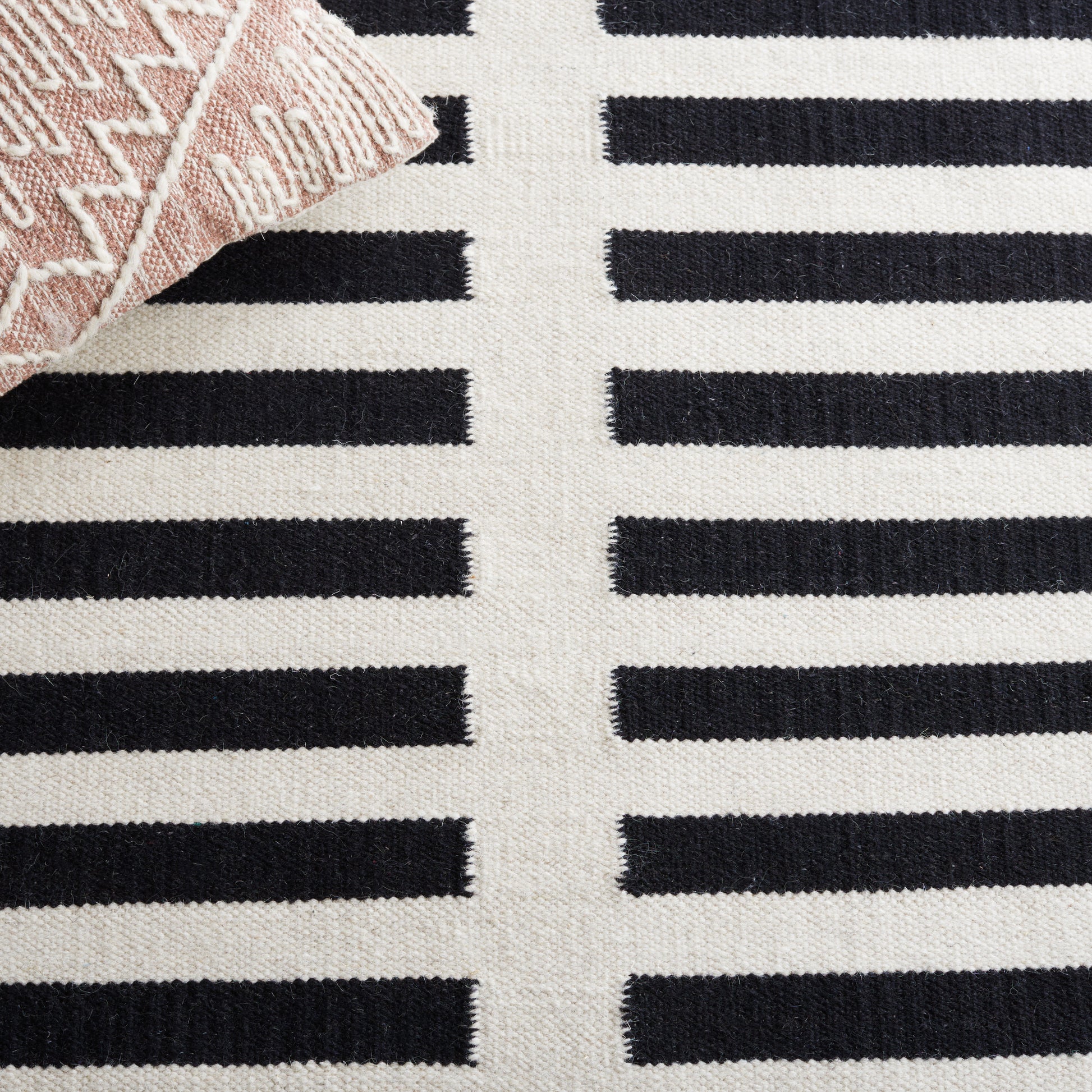 Safavieh Striped Kilim Stk806Z Ivory/Black Area Rug