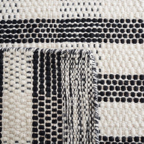 Safavieh Striped Kilim Stk807Z Black/Ivory Rug.
