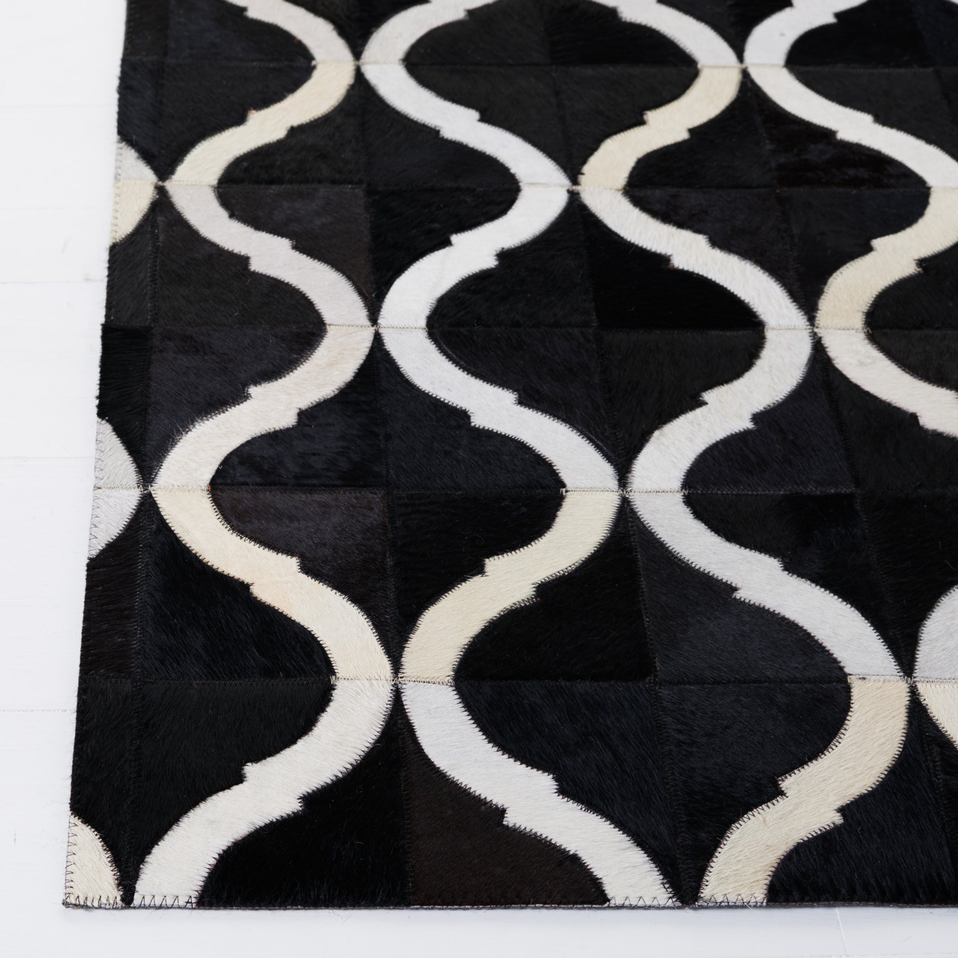 Safavieh Studio Leather Stl820Z Black/Beige Area Rug