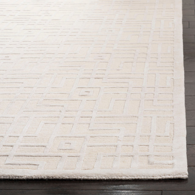 Safavieh Tibetan Tb426C Pearl Rug.