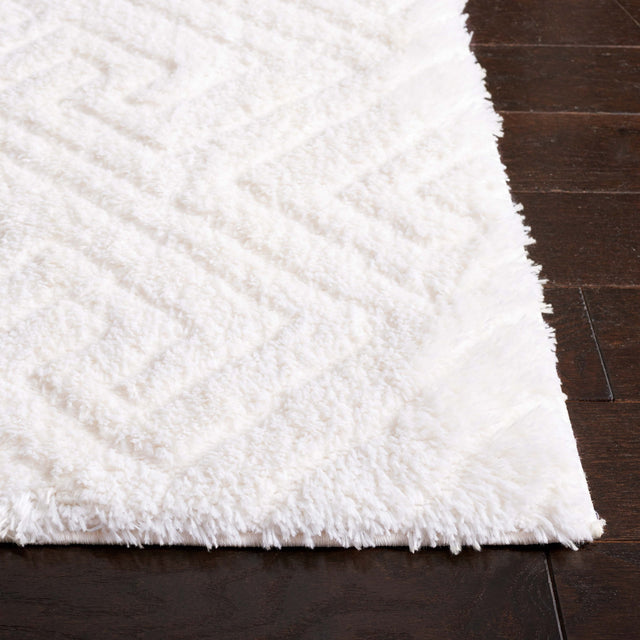 Safavieh Tahoe Shag Tho652A White Rug.