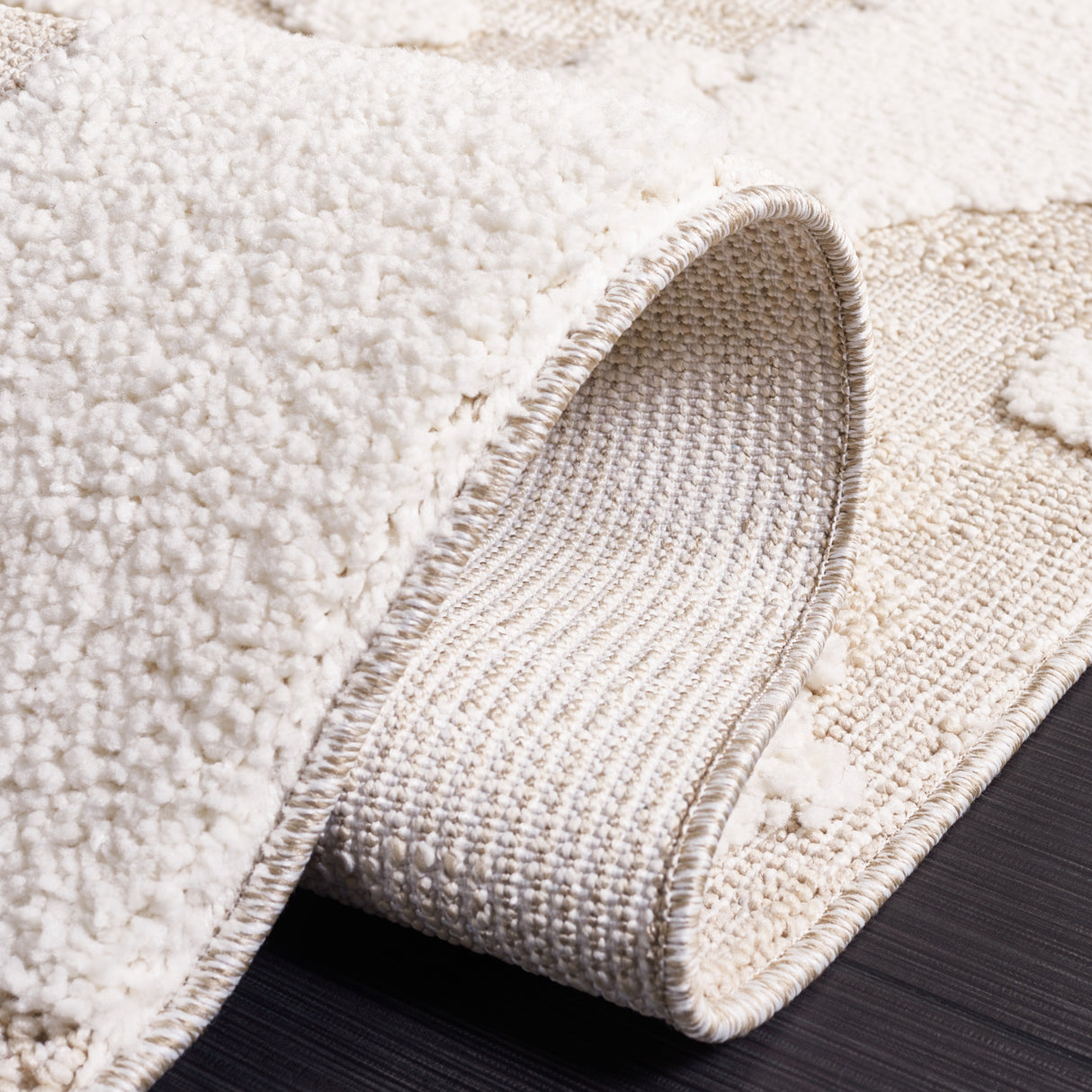 Safavieh Trends Trd100B Beige/Ivory Rug.