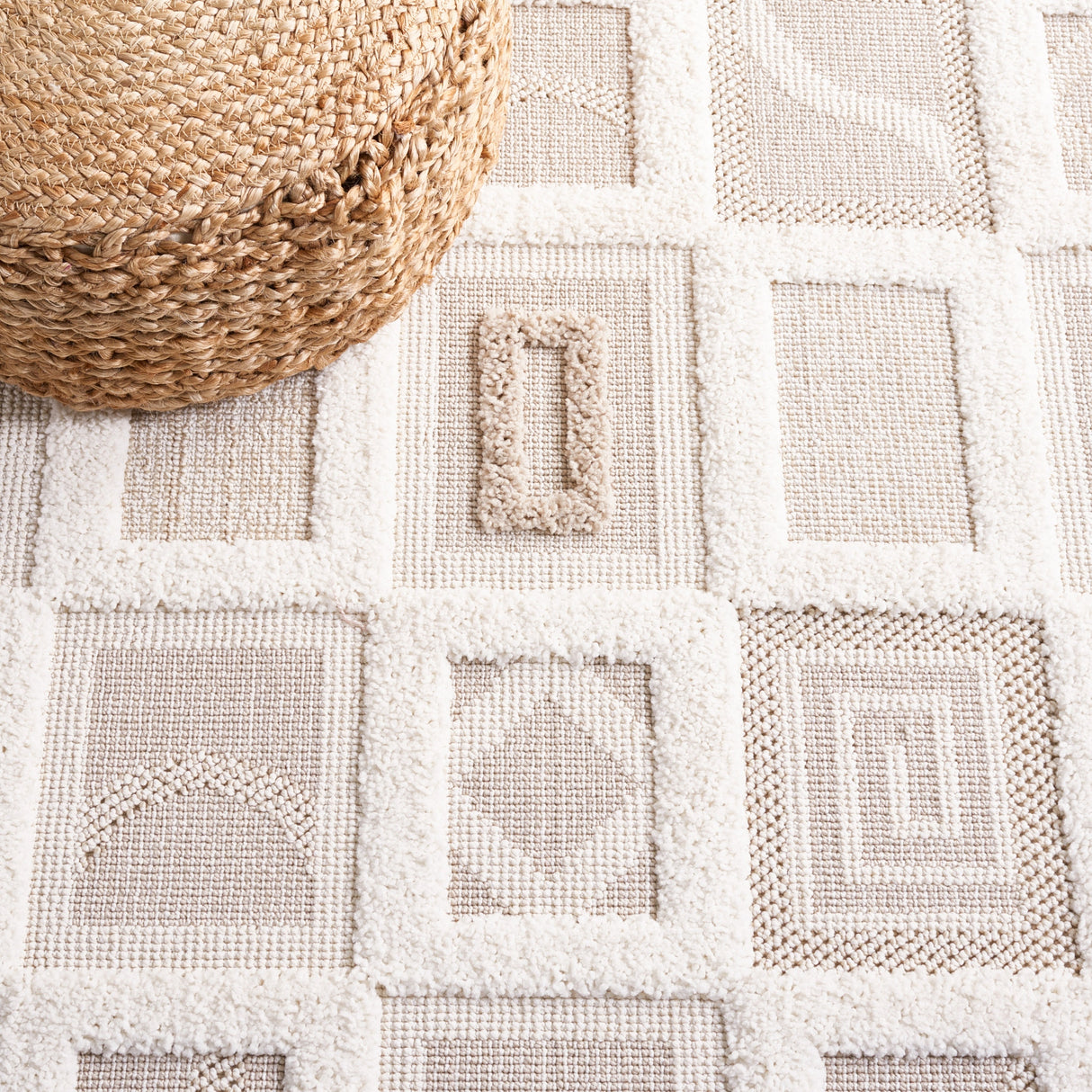Safavieh Trends Trd108B Beige/Ivory Rug.