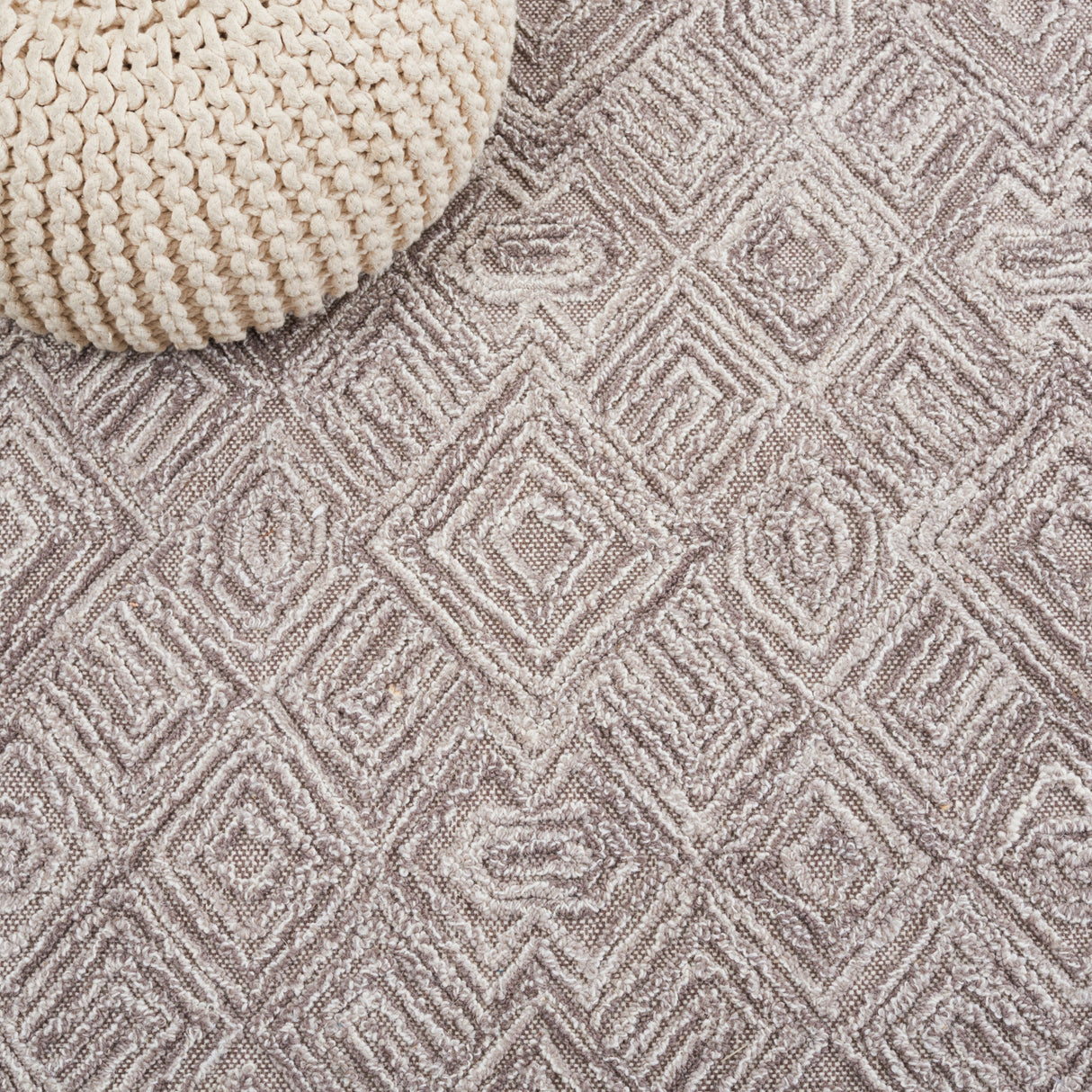 Safavieh Textual Txt201T Brown Rug.