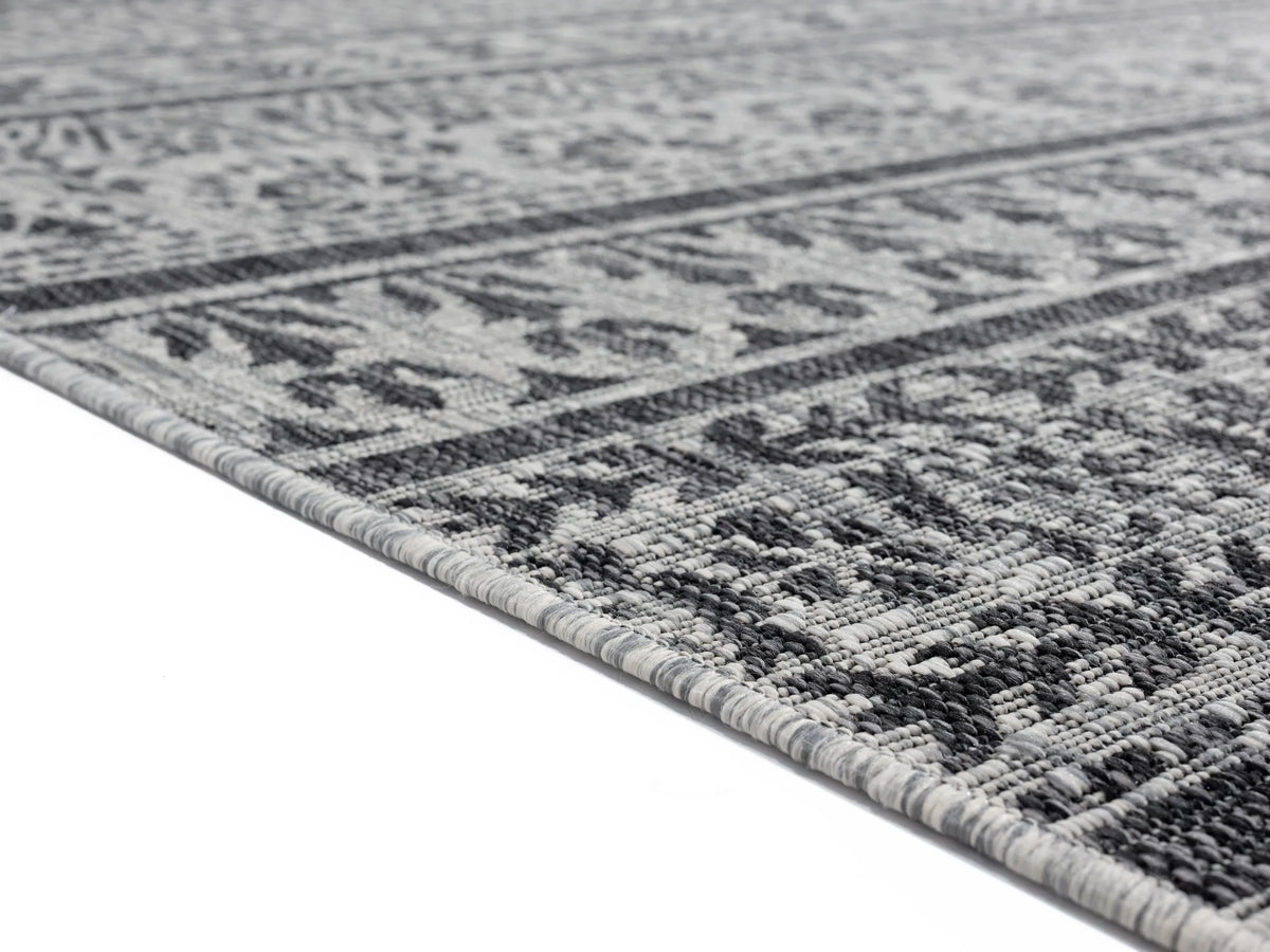 United Weavers Augusta Diani Black Rug - pile height detail