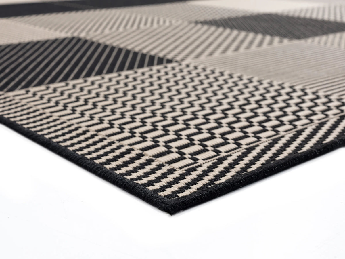 United Weavers Augusta Grand Anse Black Rug - angle view