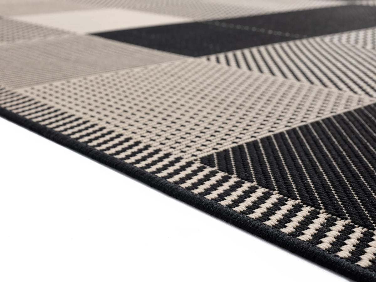 United Weavers Augusta Grand Anse Black Rug - pile height detail