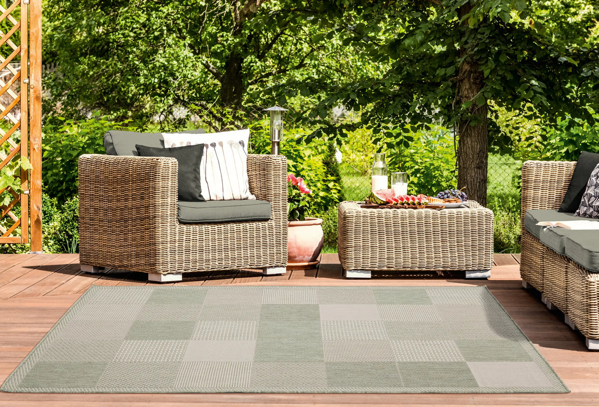 United Weavers Augusta Grand Anse Green Rug - room scene