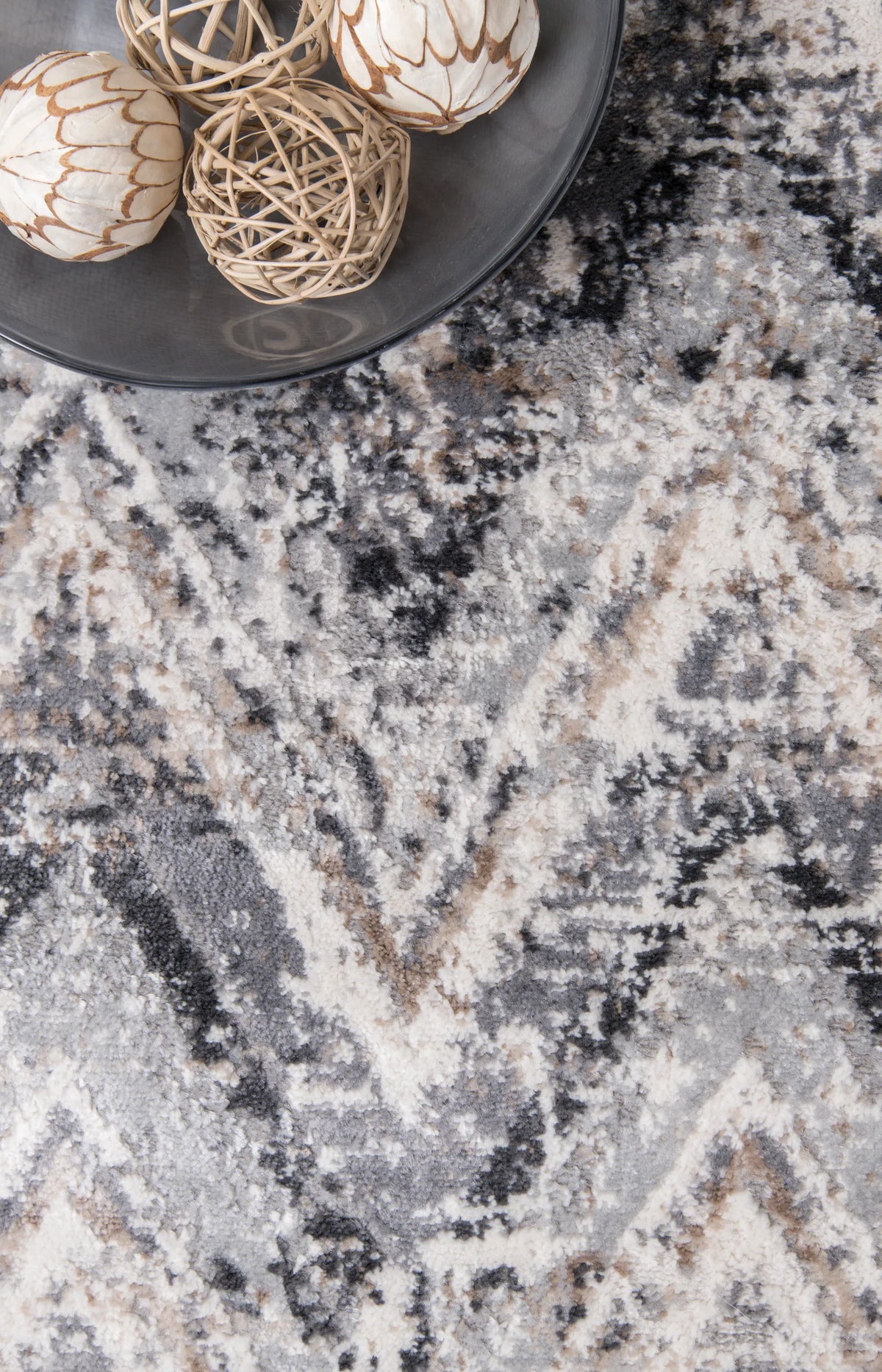 United Weavers Austin Gemology Onyx Rug - close-up detail