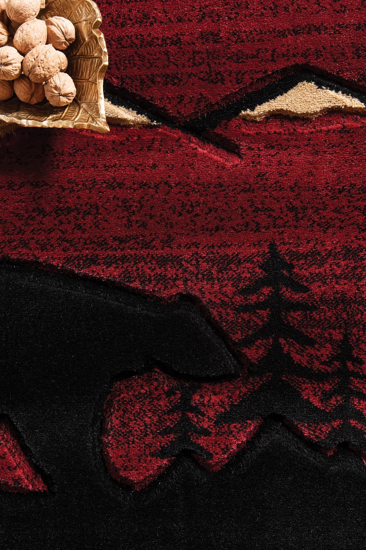 United Weavers Cottage Treetops Burgundy Rug - close-up detail