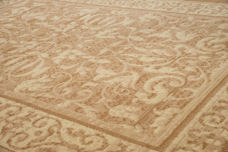 United Weavers Dallas Baroness Beige Rug - close-up detail