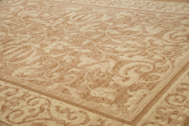 United Weavers Dallas Baroness Beige Rug - close-up detail