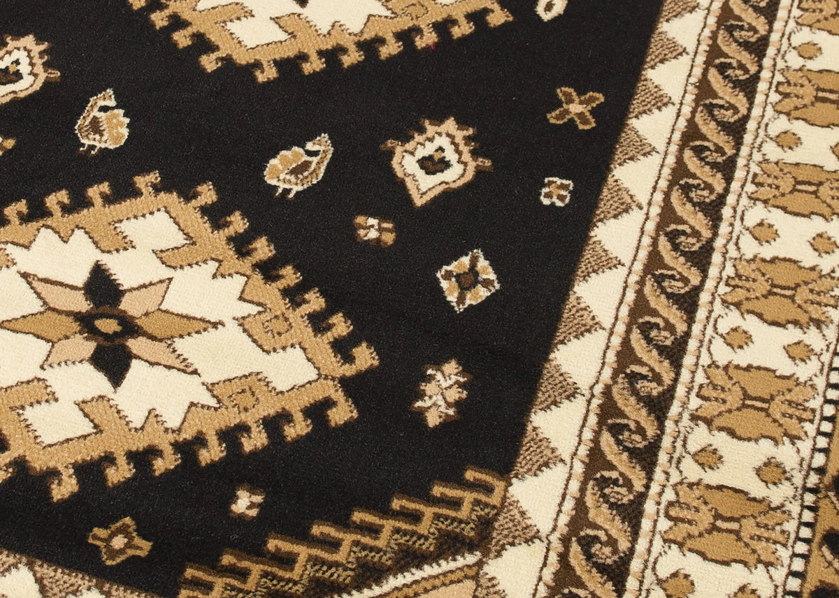 United Weavers Dallas Tres Black Rug - close-up detail