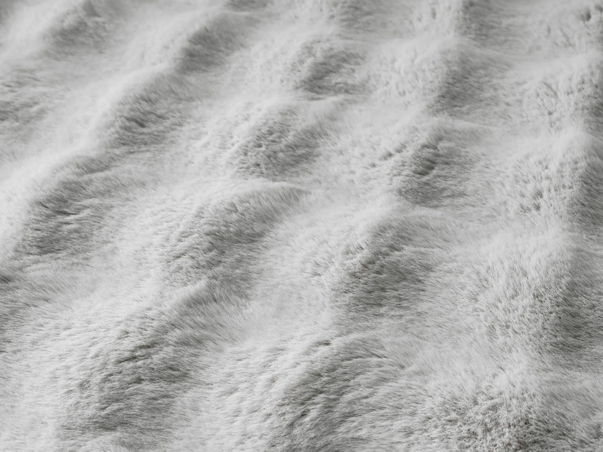 United Weavers Lavish Bubble Lush Silver Rug - close-up detail