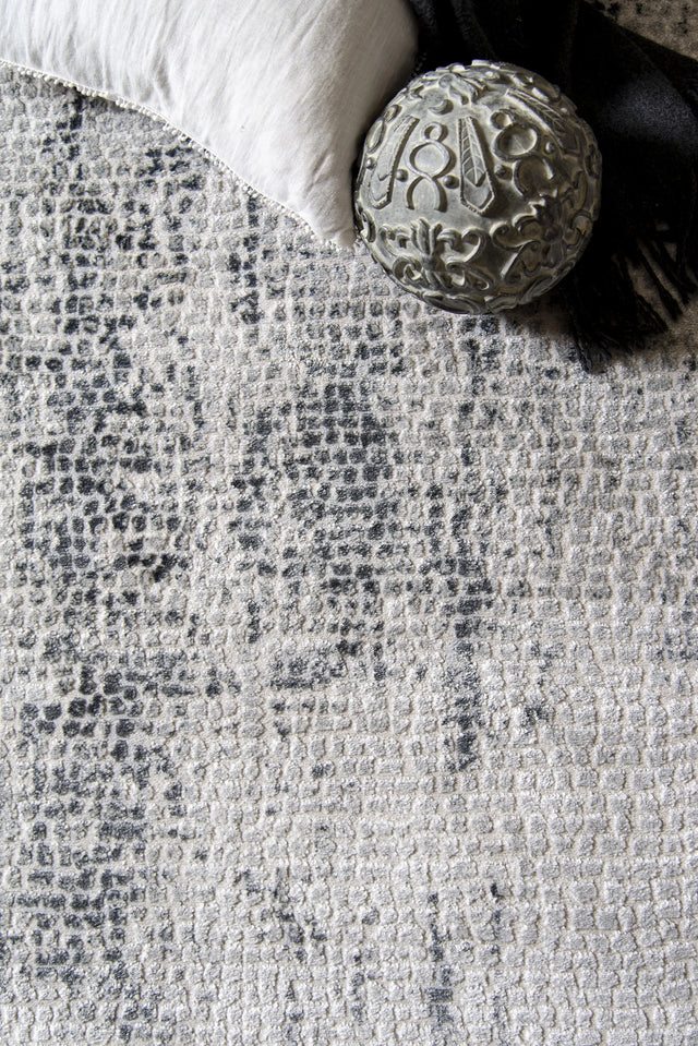 United Weavers Veronica Benidict Grey Rug - close-up detail