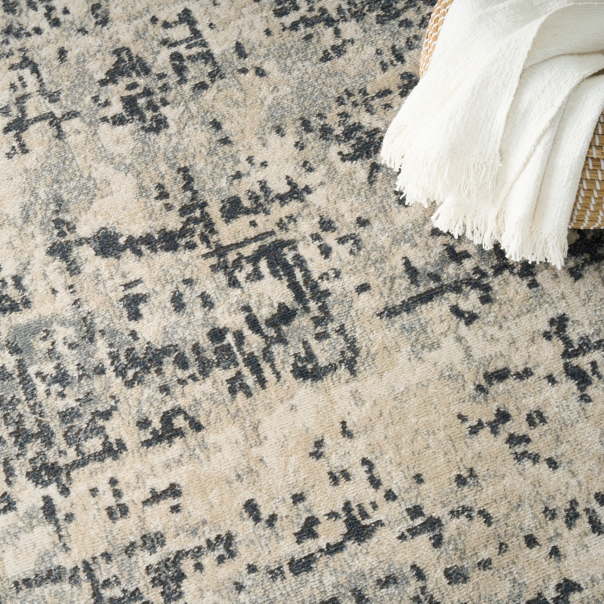 Nourison Quarry QUA17 Machine Made Ivory, Grey Rug