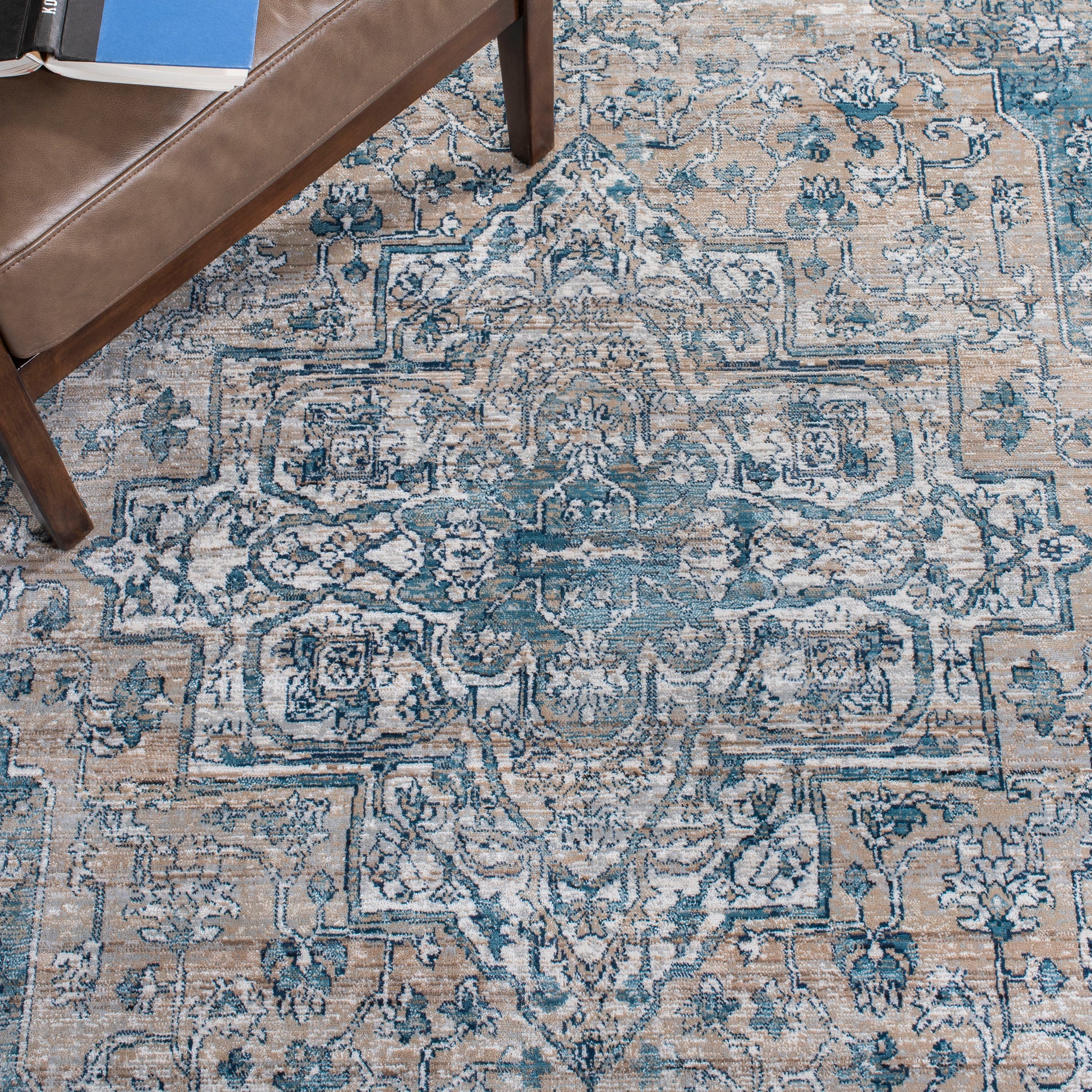 Safavieh Victoria Vicb910F Blue/Grey Area Rug