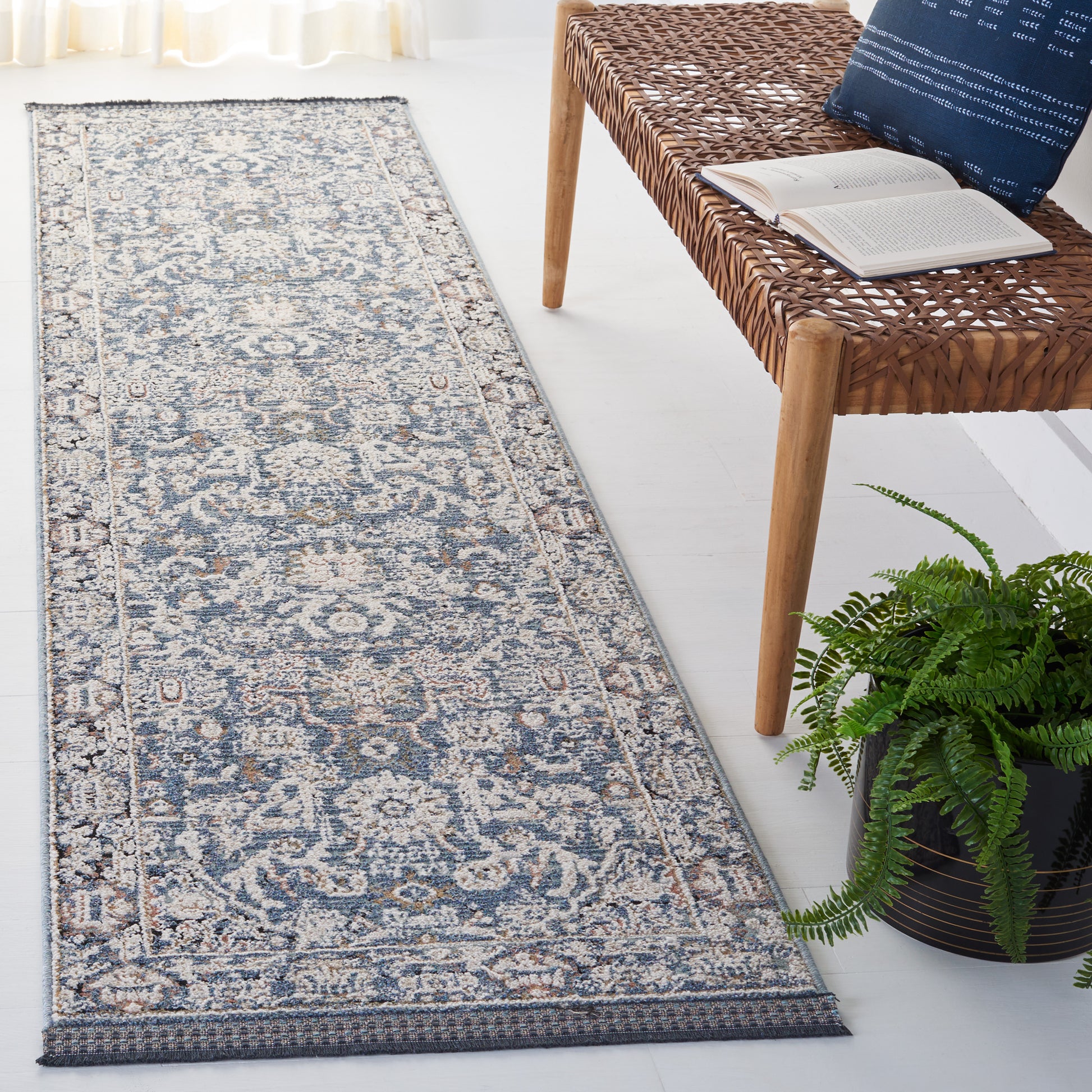 Safavieh Vivaldi Viv561N Navy/Ivory Area Rug