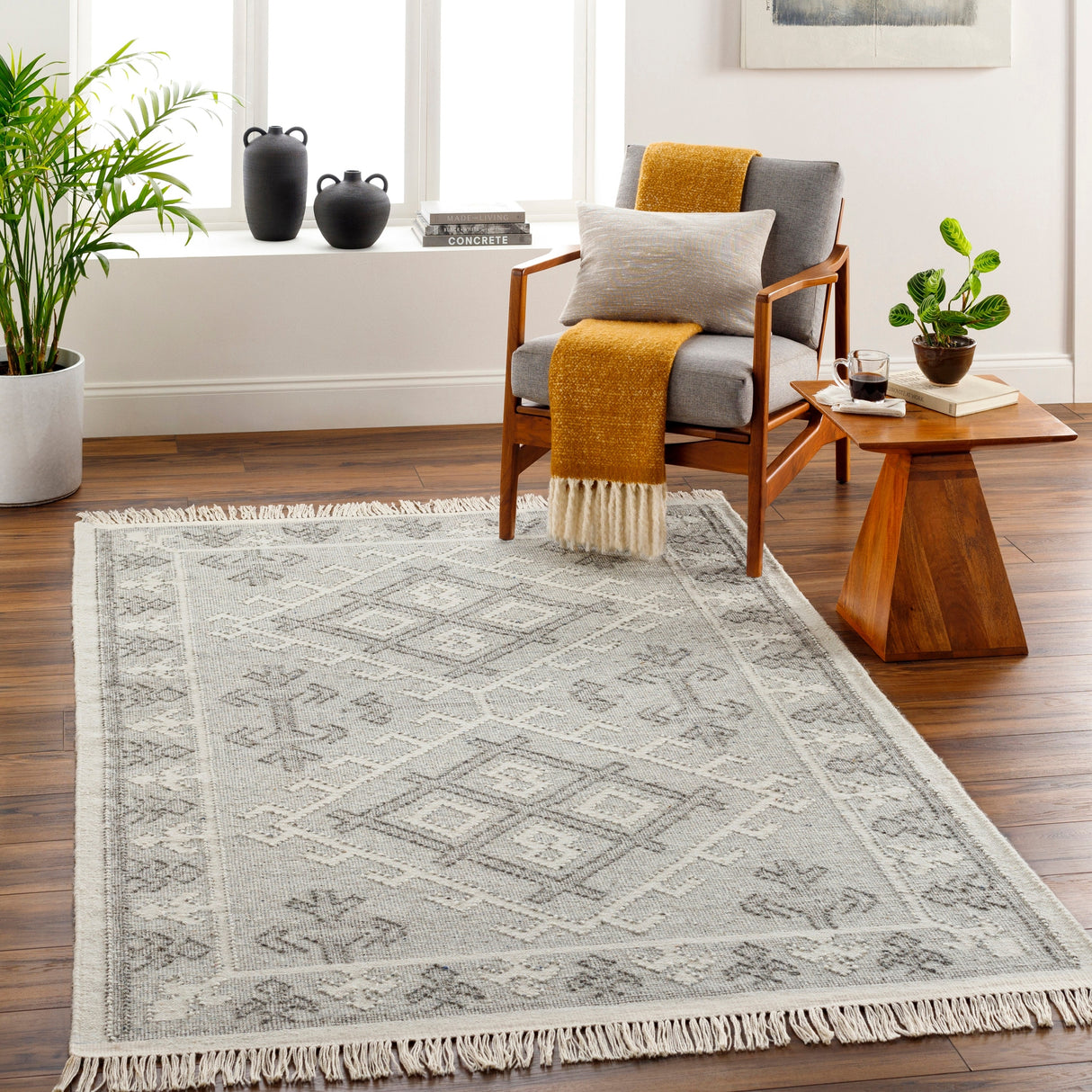 Surya Valerie Vla-2305 Off-White, Charcoal, Medium Gray Rug.
