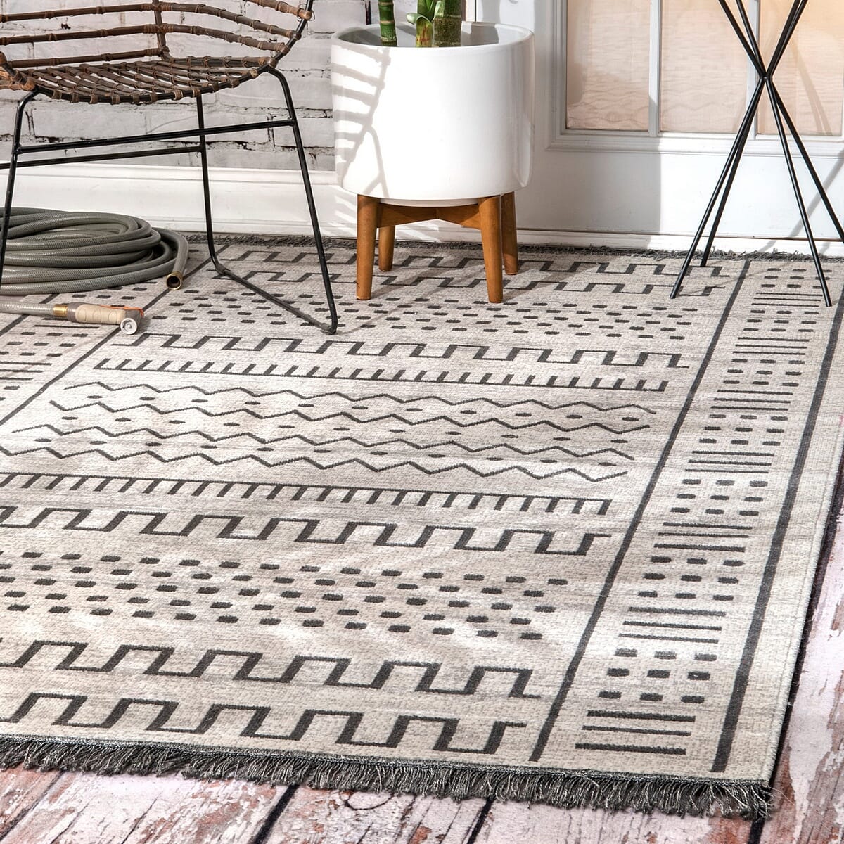 AreaRugs.com Nakra Thjc68N Light Gray Moroccan Area Rug