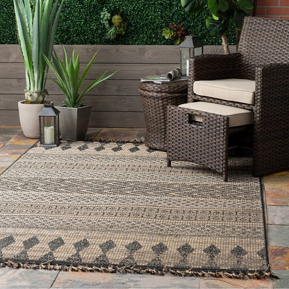 AreaRugs.com Nakra Nuuo68I Gray Moroccan Area Rug