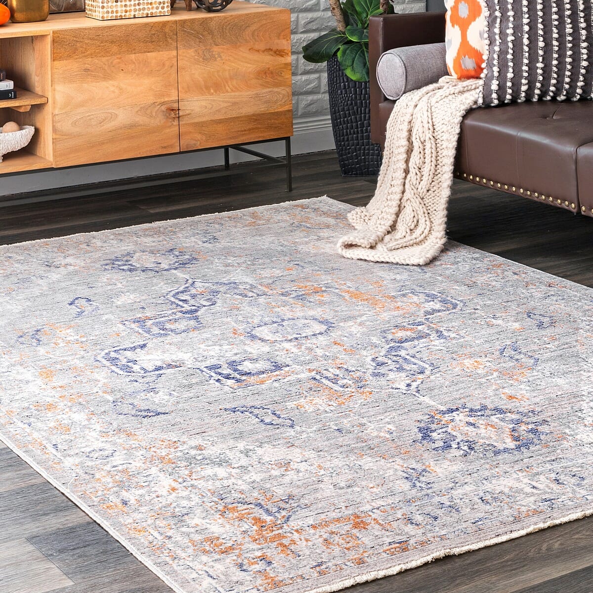 AreaRugs.com Nakra Ggir25I Gray Vintage / Distressed Area Rug