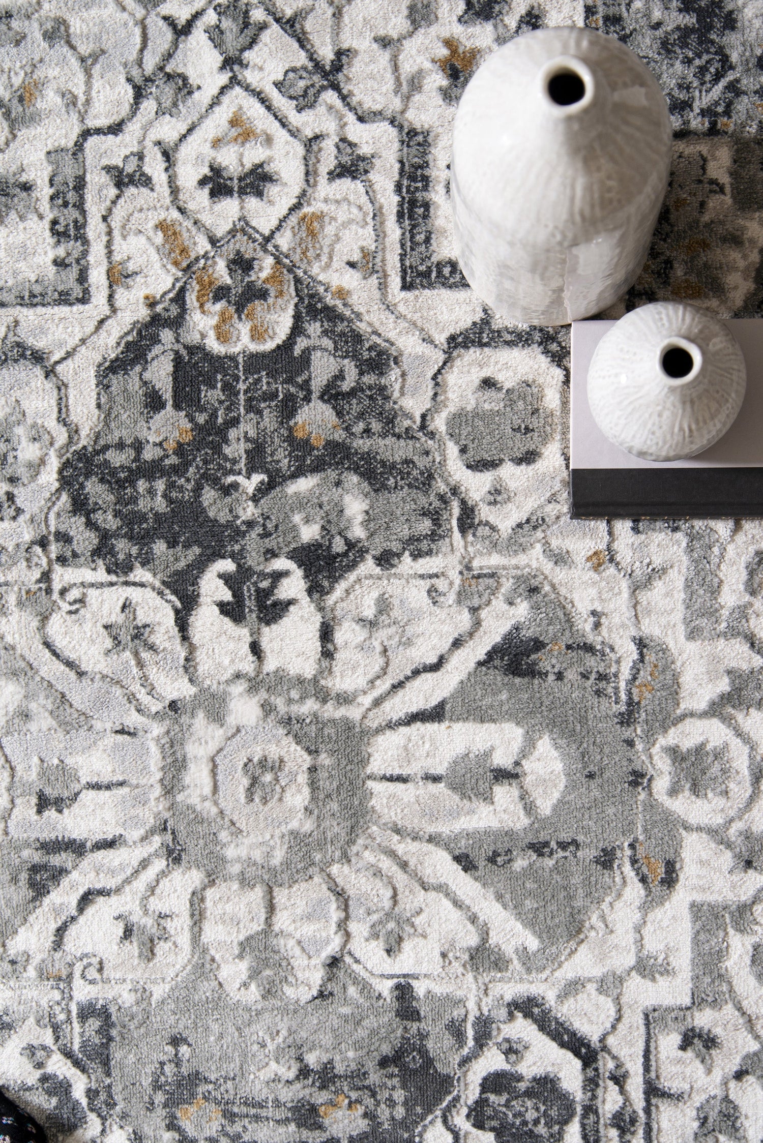 United Weavers Veronica Adelaide Wheat (2610-20691) Rugs.