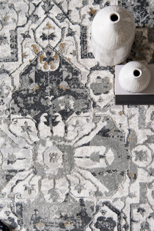 United Weavers Veronica Adelaide Wheat (2610-20691) Rugs.