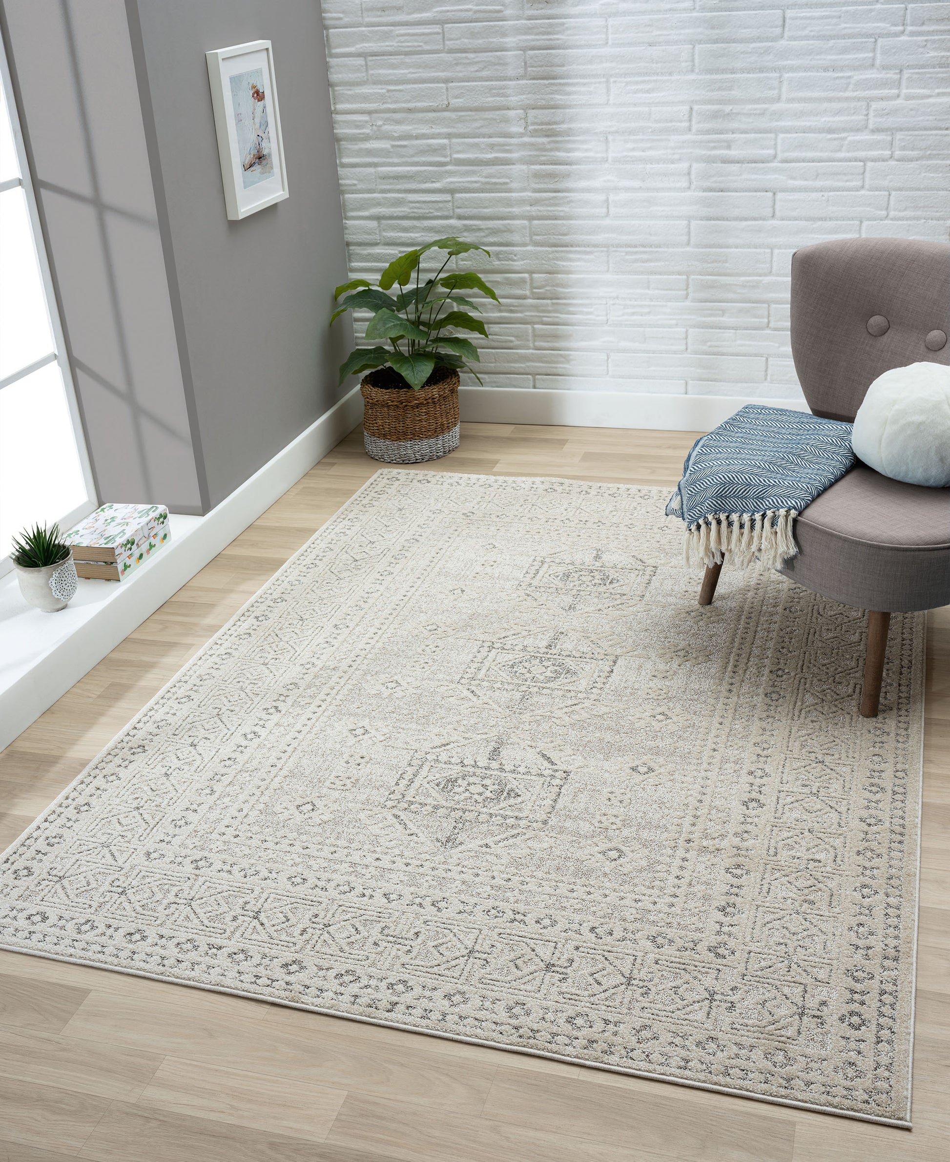 United Weavers Santa Barbara Laguna Taupe (2900-60326) Area Rug