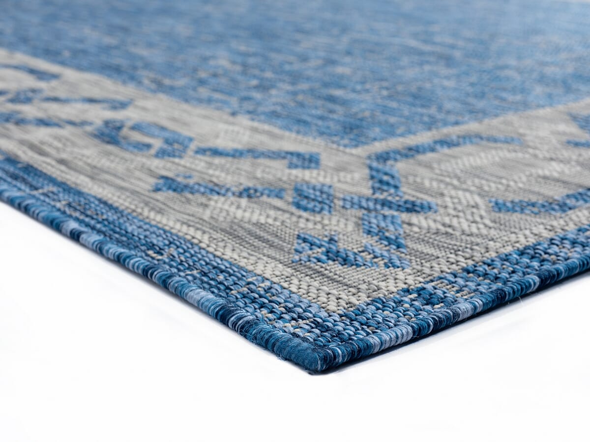 United Weavers Augusta Whitehaven Blue (3900-10060) Bordered Area Rug