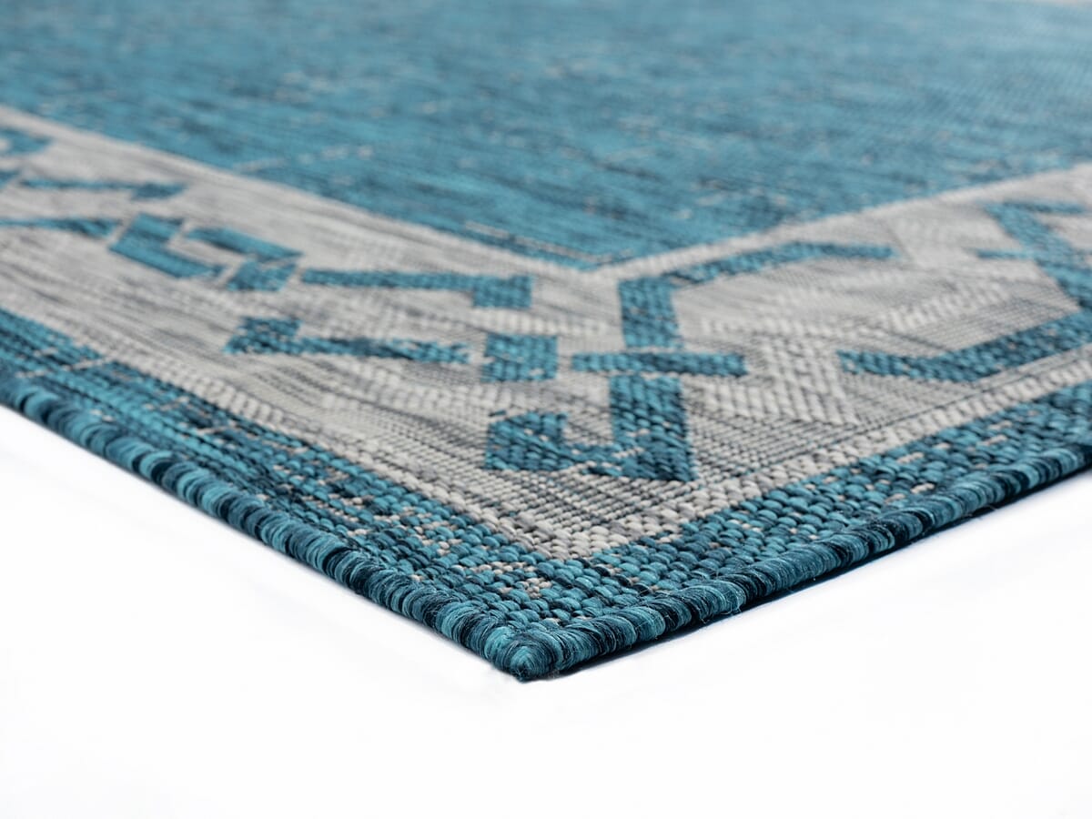 United Weavers Augusta Whitehaven Aqua (3900-10063) Bordered Area Rug