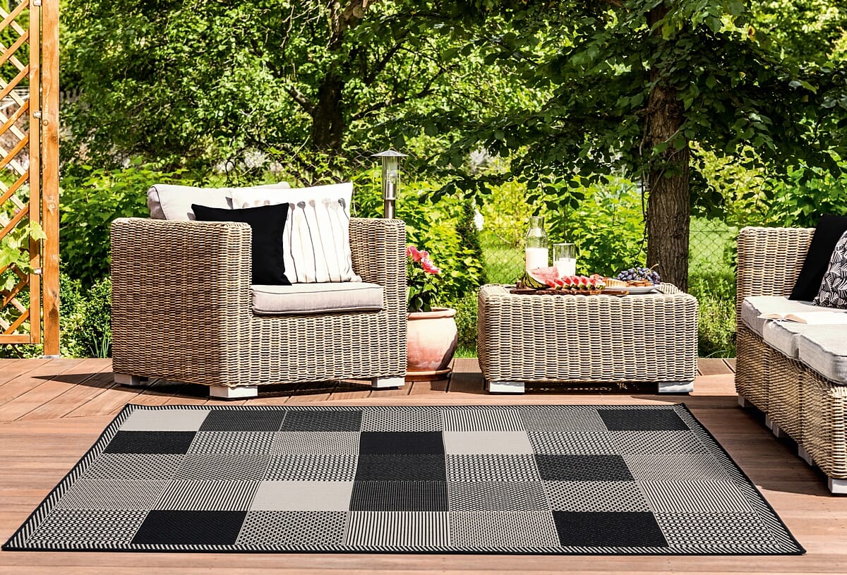 United Weavers Augusta Grand Anse Black (3900-10770) Geometric Area Rug