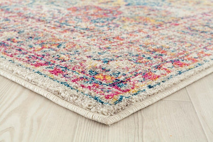 United Weavers Abigail Zariah Cream (713-20990) Vintage / Distressed Area Rug