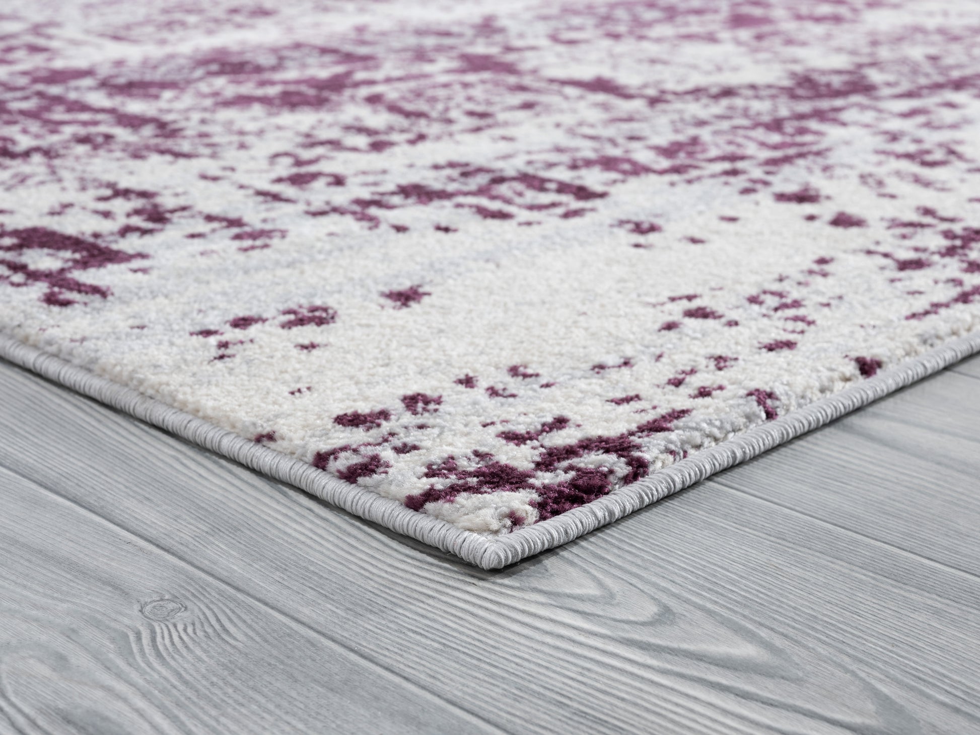 United Weavers Abigail Lileth Wine (713-20338) Area Rug