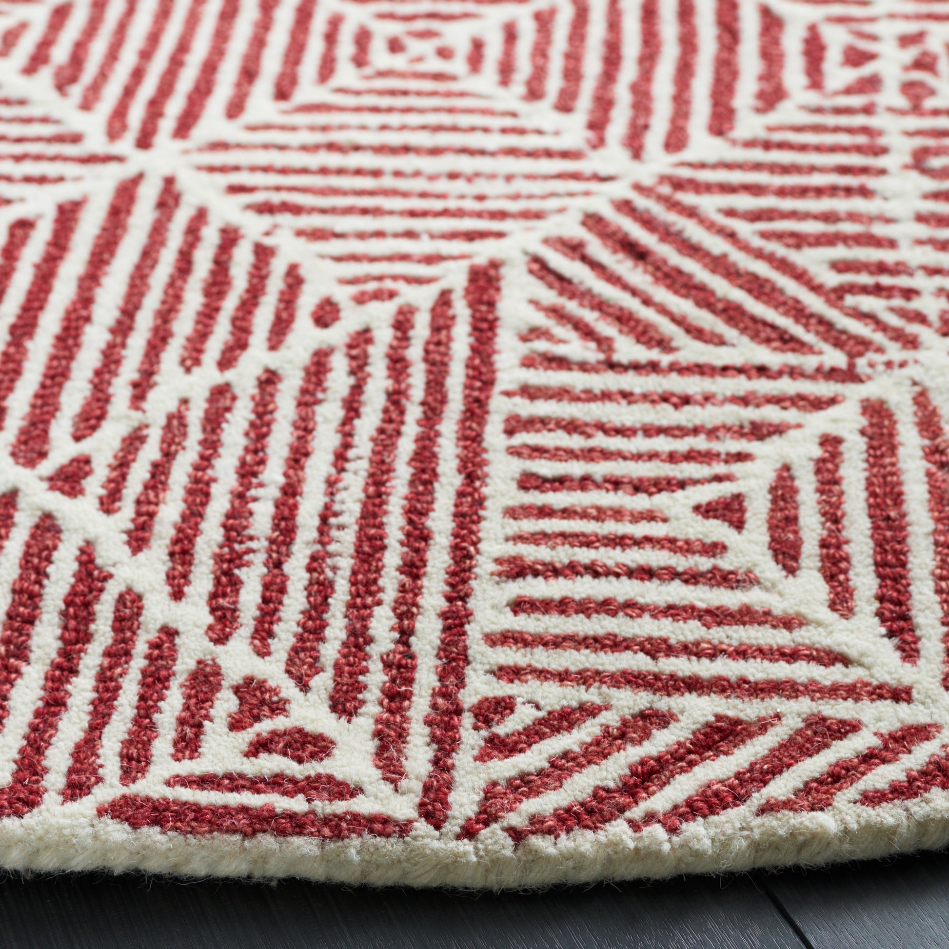 Safavieh Abstract Abt763Q Red/Ivory Area Rug