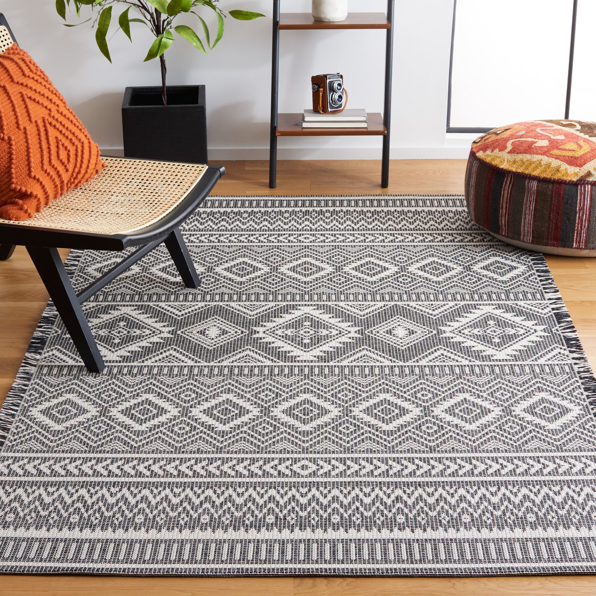 Safavieh Augustine Agt506Z Ivory/Black Area Rug