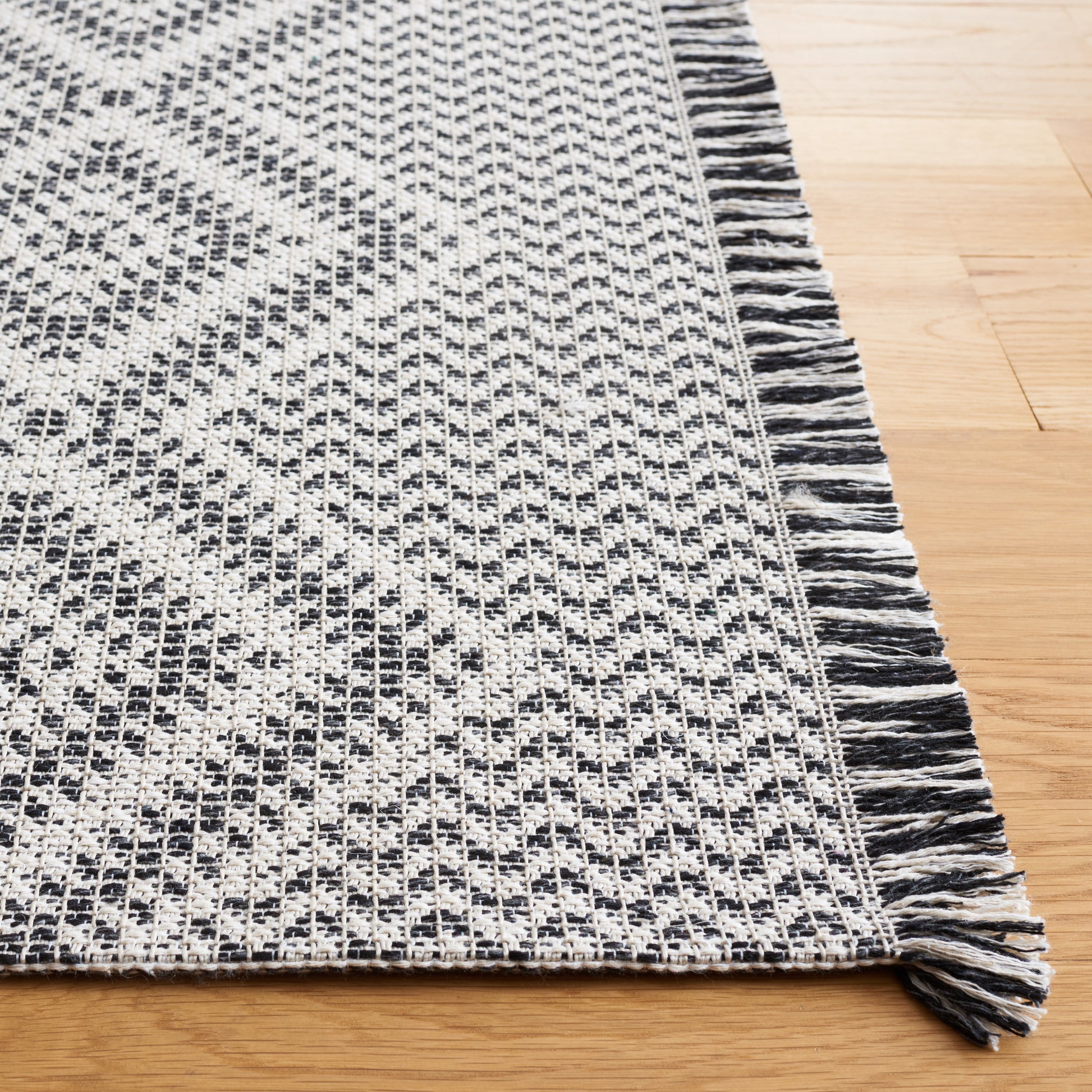 Safavieh Augustine Agt507Z Ivory/Black Area Rug