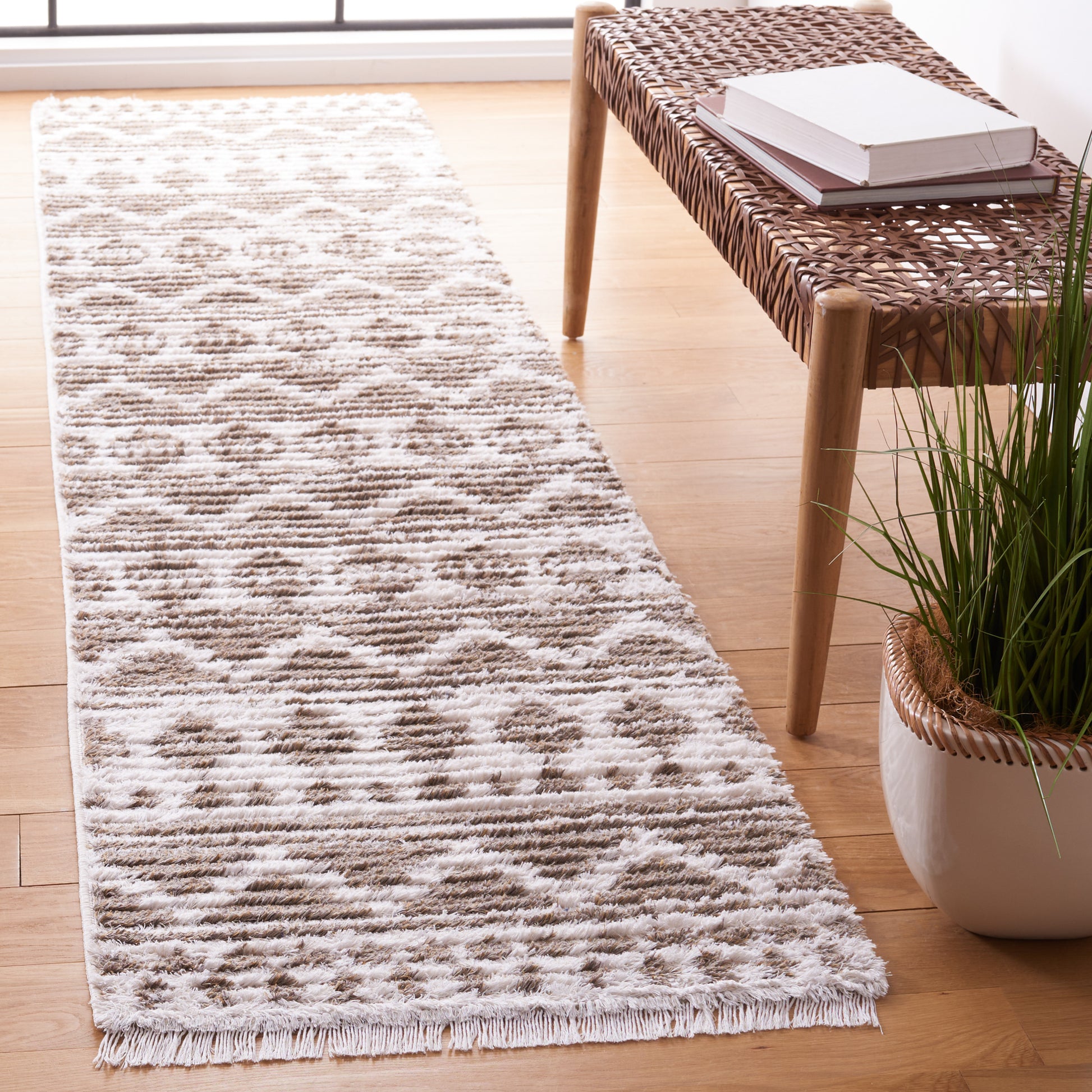 Safavieh Augustine Agt847E Taupe/Ivory Area Rug