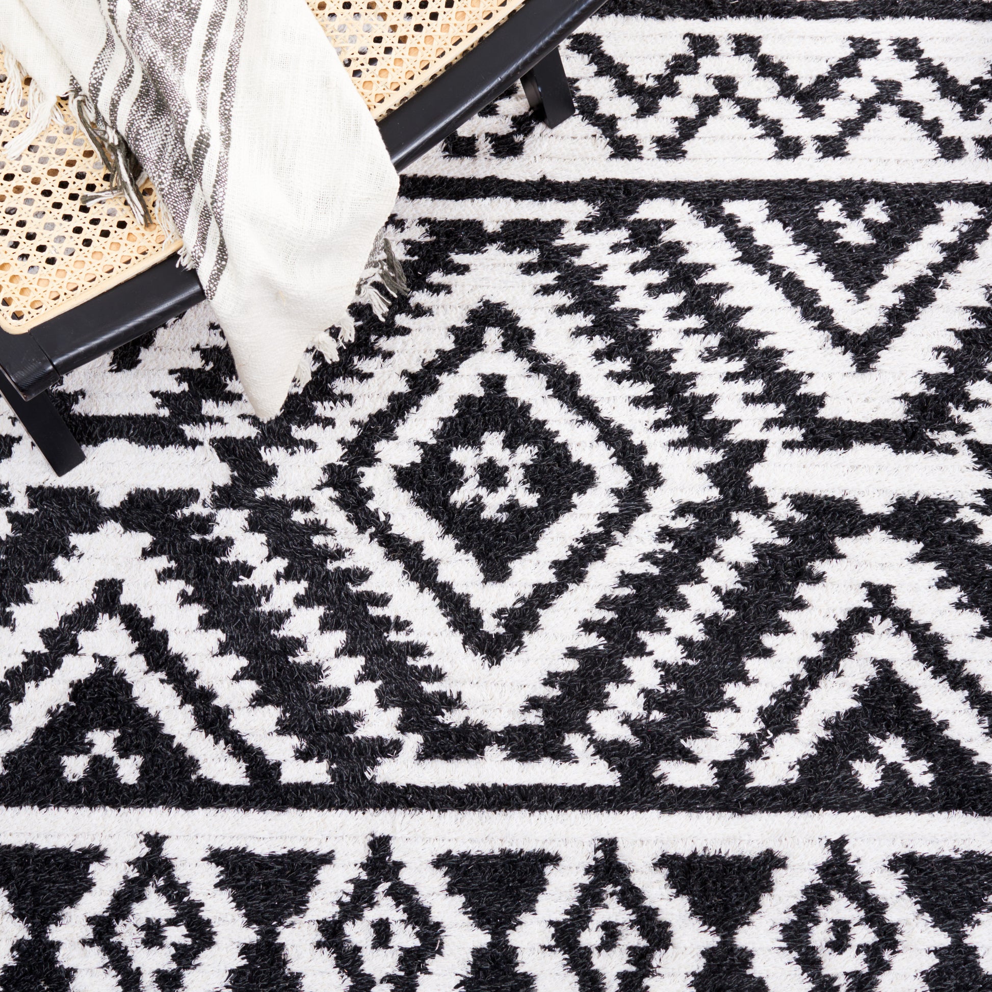 Safavieh Augustine Agt849Z Black/Ivory Area Rug