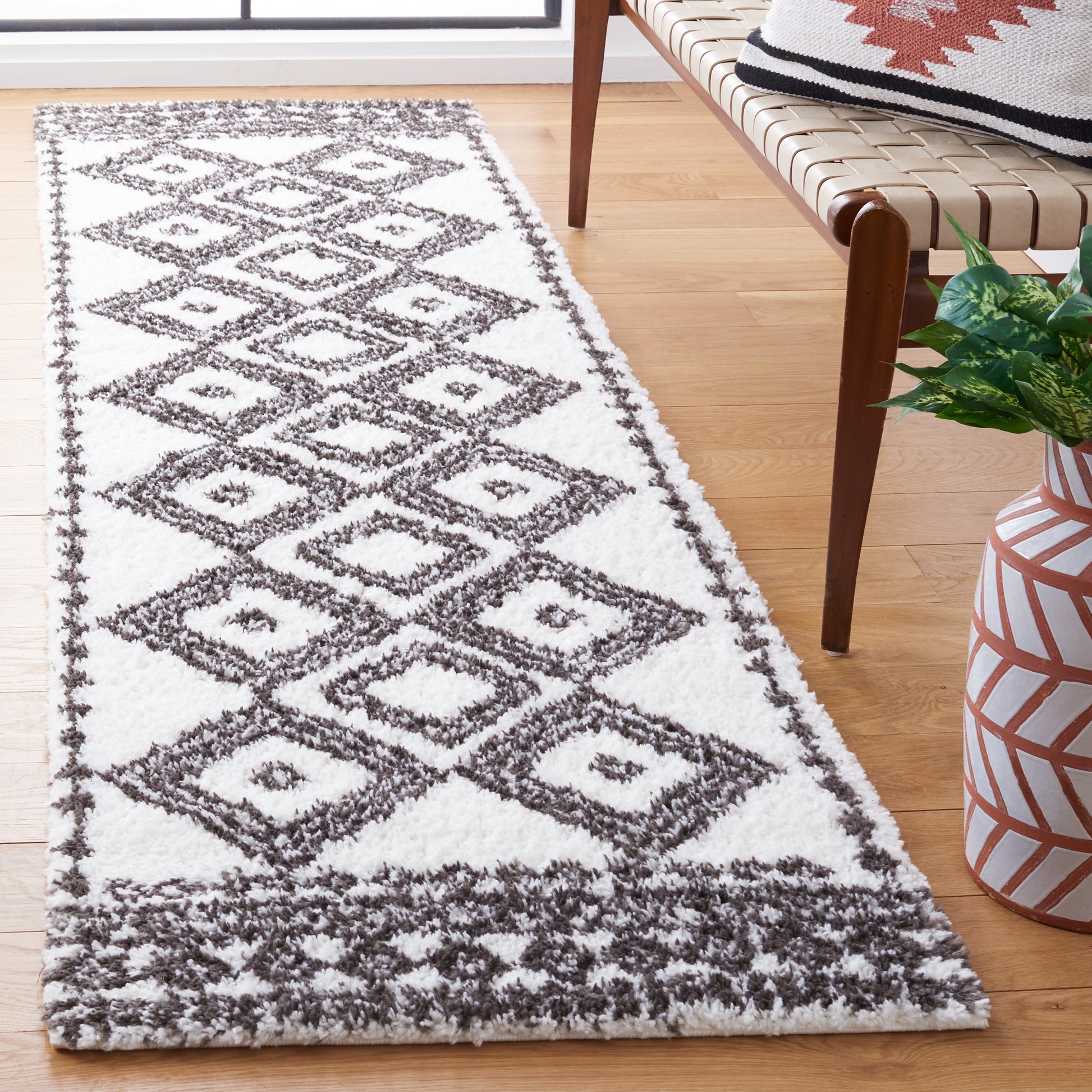 Safavieh Berber Shag Ber591A Ivory/Dark Grey Area Rug