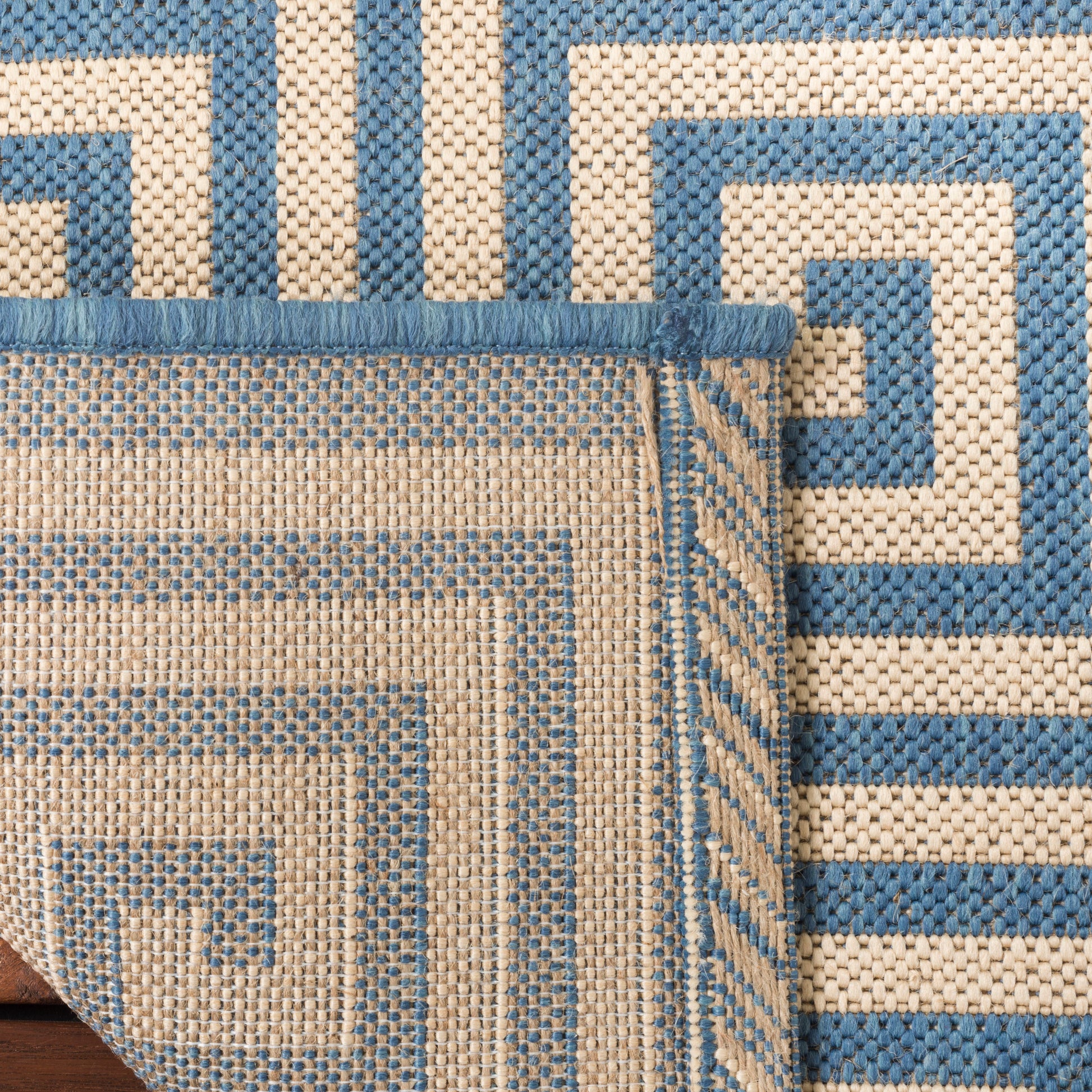 Safavieh Beach House Bhs129N Cream/Blue Area Rug