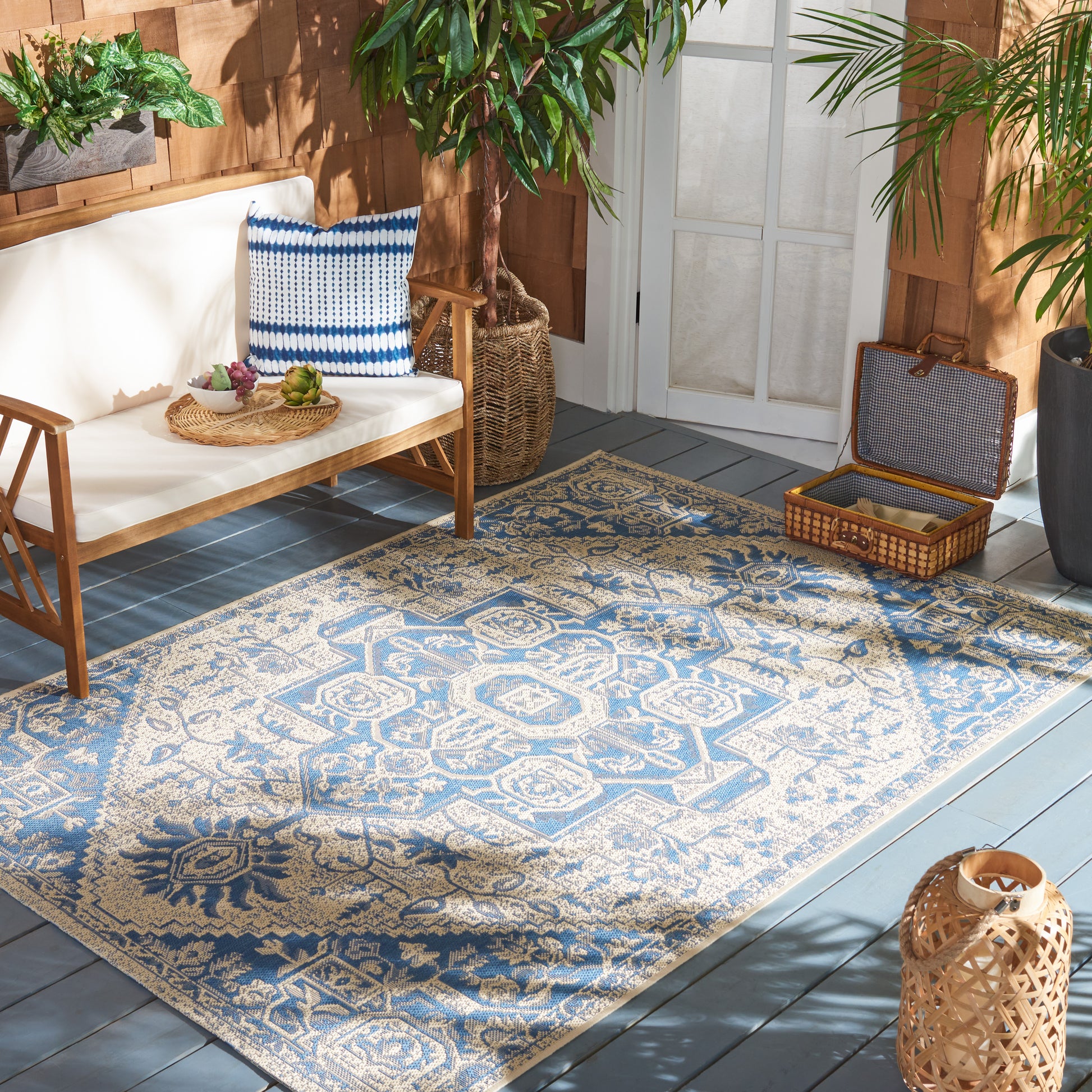 Safavieh Beach House Bhs138M Blue/Creme Area Rug