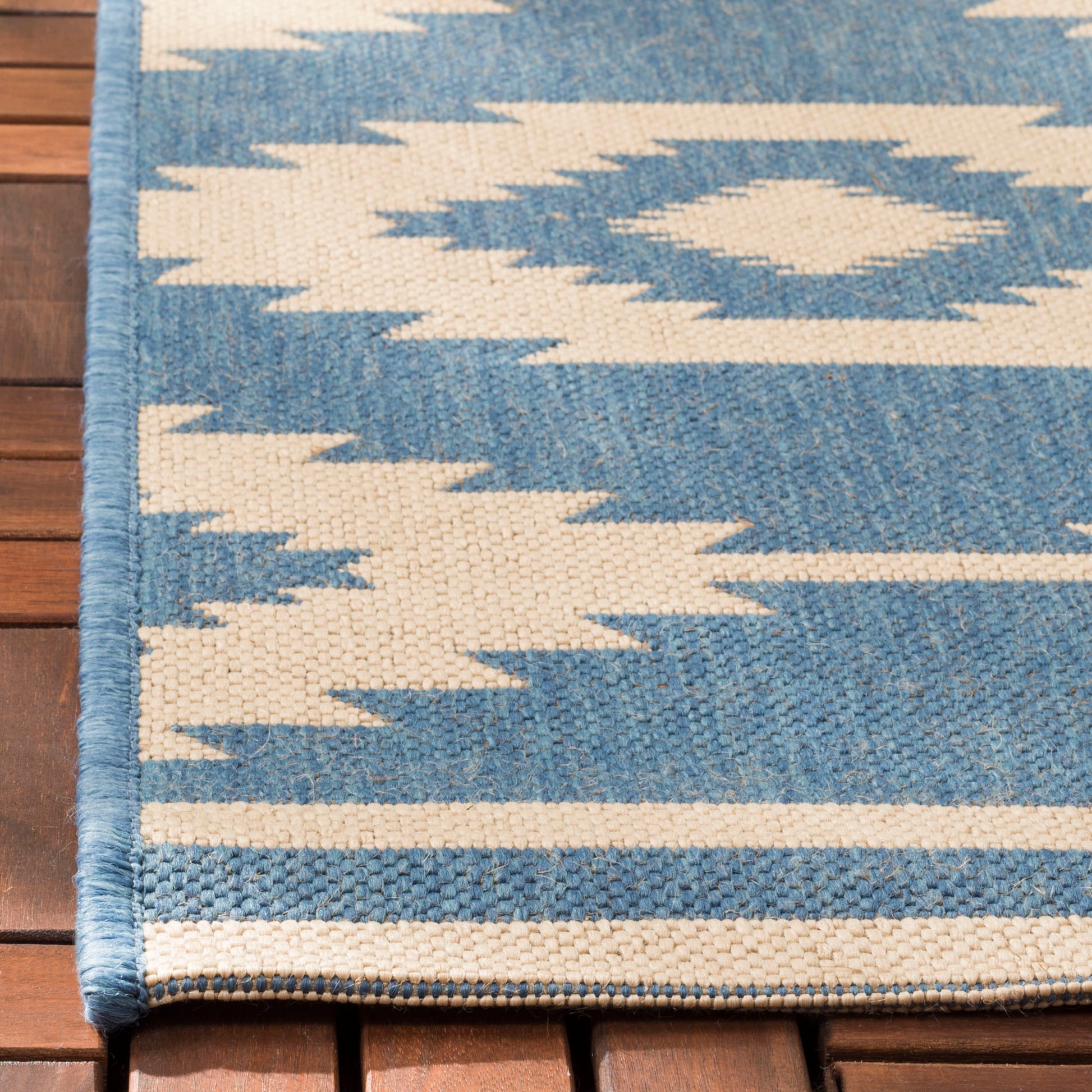 Safavieh Beach House Bhs171N Cream/Blue Area Rug